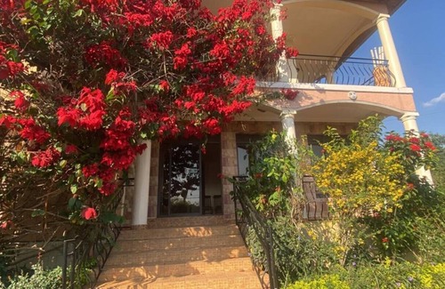 Kigali Villa | Spacious 5-bedroom villa with WiFi, AC in beautiful Kigali