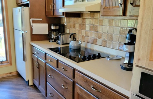 Mancelona Condo | Spacious 5 beds,2 full baths Golf, ski, Sleeps 6, KING bed, Wi-Fi close to Lakes