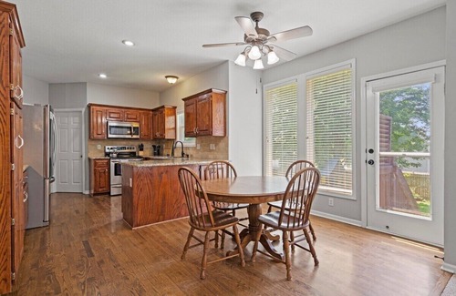 Shawnee House | Spacious 5 BR Home+KingBeds Mins to Arrowhead
