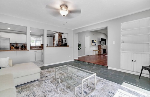 El Portal House | Spacious 5BR/2BA Home in FL with Pool!