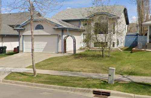 Sherwood Park House | Spacious 5BR Family Retreat in Sherwood Park
