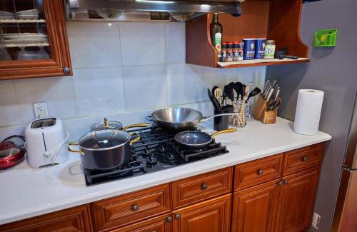 Cuddebackville House | Spacious 5BR, Home Theater, Full Kitchen, Near Wineries