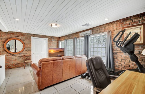Lake Worth House | Spacious 6-bedroom house in charming Lake Worth Beach with WiFi & Pool