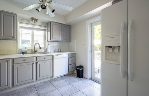 Lake Ridge Villa | Spacious 6-bedroom villa Tropical Retreat for 12 - Pool - BBQ in Fort Lauderdale