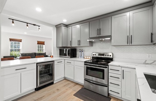 Fort Washington Villa | Spacious 6-bedroom with beautiful Garden for BBQ near Gaylor/MGM/National Harbor