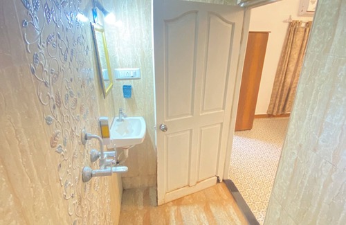 Morjim Hotel | Spacious 6-bedroom beach house in Morjim beach with WiFi, AC, & kitchen sea view