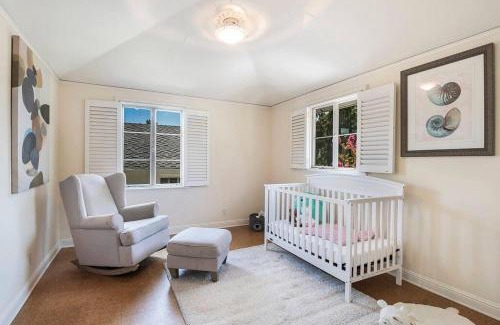 Westwood Villa | Spacious 6-Bedroom Holmby Hills Home with Pool, Game Room, and Near UCLA