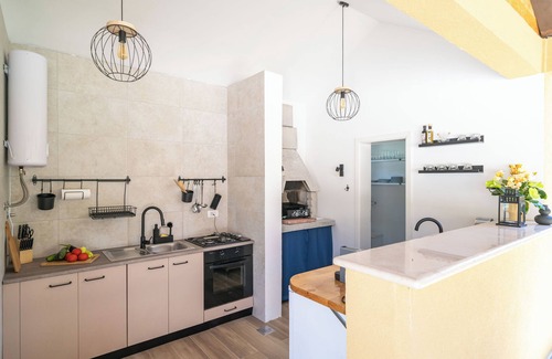 Komolac Villa | Spacious 6-bedroom villa in lovely Komolac with WiFi, AC
