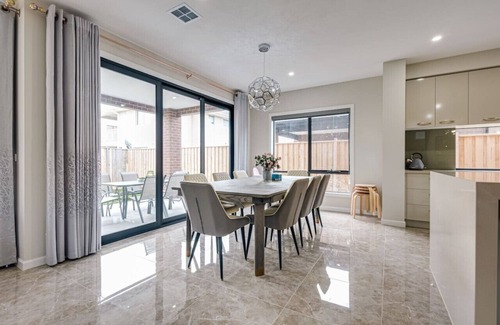 Mambourin House | Spacious 6BR House w/Pool Table Urban Home