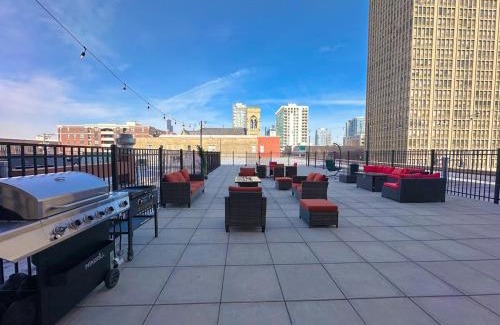Near South Side Apartment | Spacious 6BR Luxury Suite Perfect for Groups Near McCormick Place and Soldier Field