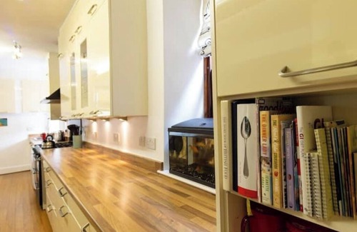 Ainley Top House | Spacious 7 Bed House Sleeps 6 - Perfect Retreat