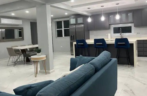 Toa Alta House | Spacious 7-bedroom House w/Heated Pool and Pool Table
