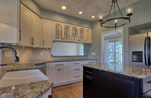 Vestal House | Spacious 7-bedroom House in Vestal