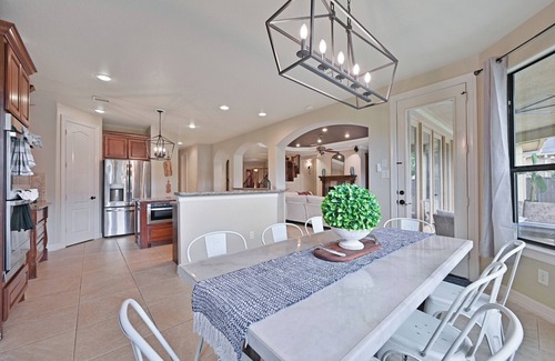 Friendswood House | Spacious 7-bedroom luxury estate w/pool, fenced yard, sleeping 16 people