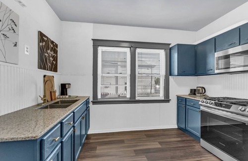 Athol Springs House | Spacious 7BR Arcade WiFi FreeParking 3King Sleep 19