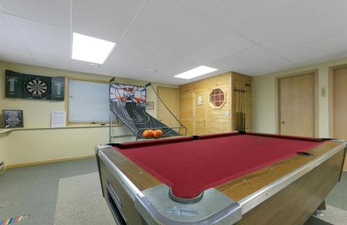 Walker House | Spacious 8-Br Leech Lake Retreat with Game Room