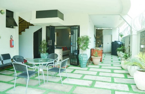 Goma Apartment | Spacious 9-bedroom apartment in welcoming Goma with WiFi