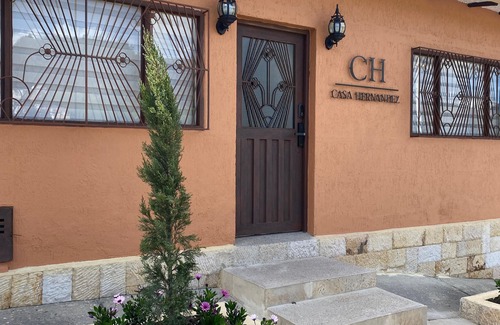 La Calera House | Spacious 9-bedroom house in wonderful La Calera with WiFi