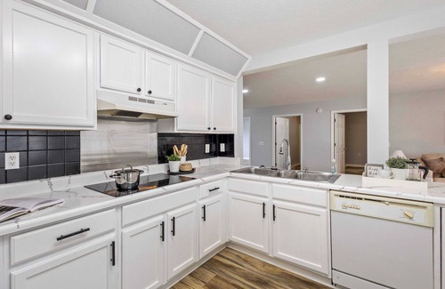 West Newton House | Spacious & Accessible 4BR Home - Perfect for Families - Private Yard #42051