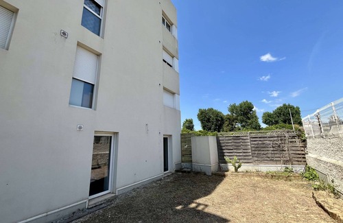 Les Cevennes Apartment | Spacious accommodation with garden in Montpellier