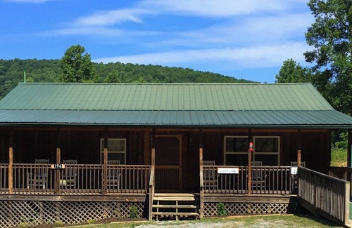 Lynn Garden Cabin | Spacious and Accessible 2 BR Cabin in Duffield, VA near Devil's Bathtub