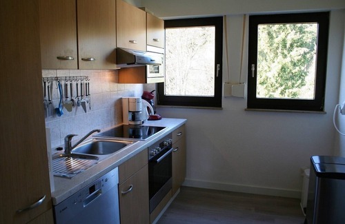 Elkeringhausen Apartment | Spacious and cozy apartment in Winterberg-Elkeringhuizen, balcony and large garden