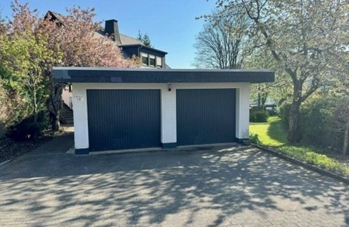 Elkeringhausen Apartment | Spacious and cozy apartment in Winterberg-Elkeringhuizen, balcony and large garden
