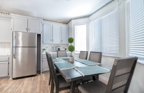 Southwestern Sacramento House | Spacious and cozy home near Downtown