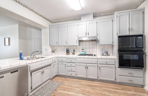 Southwestern Sacramento House | Spacious and cozy home near Downtown