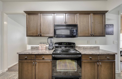 New Castle House | Spacious and Luxurious Townhouse 3B/2.5B in a quiet neighborhood
