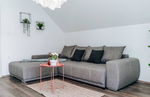 Cerknica Apartment | Spacious and Modern Apartment with Spectacular View - Three Bedroom Apartment with Balcony and Terrace