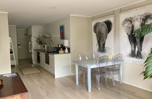 Eden Terrace Apartment | Spacious and Modern city apartment - free parking