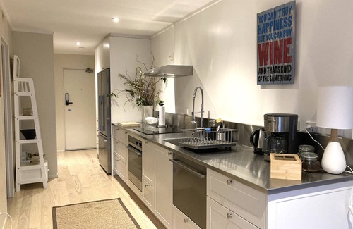 Eden Terrace Apartment | Spacious and Modern city apartment - free parking