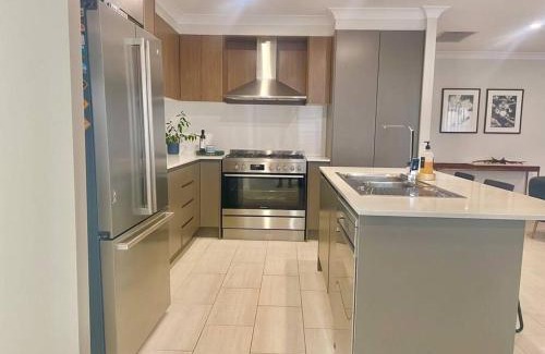 Eglinton House | Spacious and Modern Home away from Home