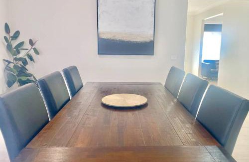 Eglinton House | Spacious and Modern Home away from Home