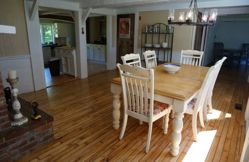 Guild House | SPACIOUS and PRIVATE renovated farmhouse for the whole family