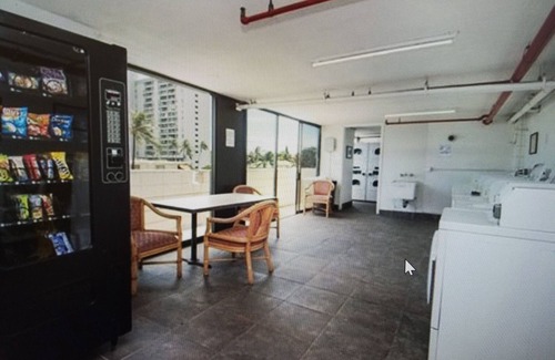 McCully - Moiliili Condo | Spacious and Renovated Waikiki Condo With Full Kitchen and Ocean Views
