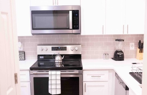 Charlotte Apartment | Spacious and Serene 1bedroom Aptnn
