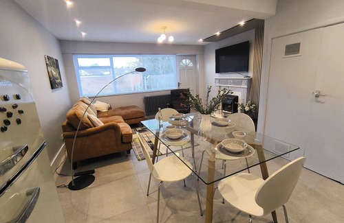 Failsworth House | Spacious and Spotless in a peaceful area 15 mins from Manchester centre.