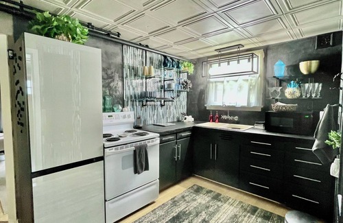 Port Angeles House | Spacious and Stylish Downtown walkout Townhome