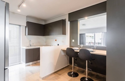 Alimos Apartment | Spacious and sunlit seaside flat