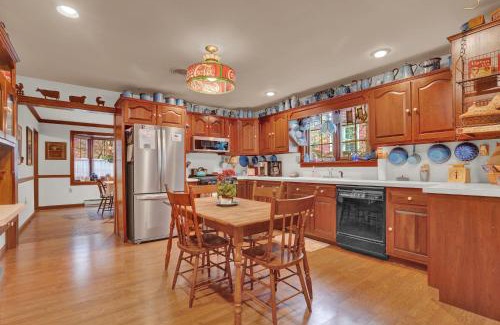 Columbia Apartment | Spacious Antique Charm Home by Leavetown Vacations