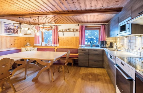 Hippach-Schwendberg Apartment | Spacious Apartment in Alpine Chalet Bergprinzessin with Mountain View