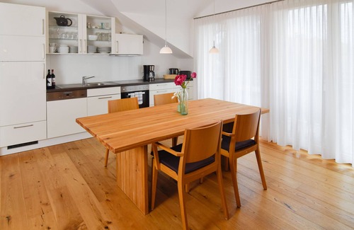 Utting am Ammersee Apartment | Spacious apartment on the top floor - walking distance to the lake - Utting am Ammersee