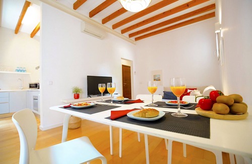 La Llotja-Born Apartment | Spacious Apartment in Palma Old Town, Fully Equipped, Wifi, AC, Central , Bright