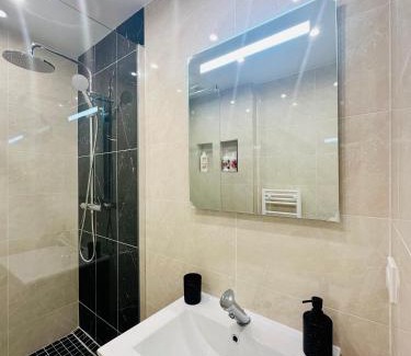 Universite Apartment | spacious apartment for 7 people near La Défense