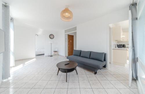 Bron Apartment | Spacious Apartment for 8 People - Bron Grand Clement