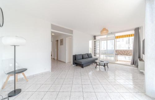 Bron Apartment | Spacious Apartment for 8 People - Bron Grand Clement