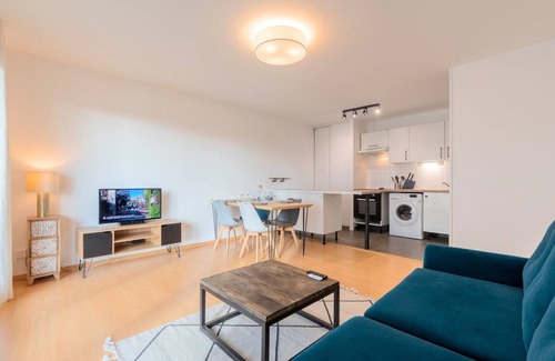 Saint-Maurice Pellevoisin Apartment | Spacious apartment with parking and balcony!