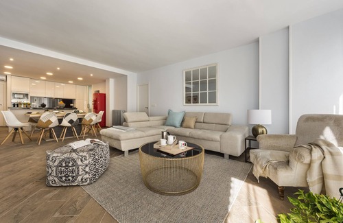 Centro - Sagrario Apartment | Spacious Apartment in Great Central Location. Tablas